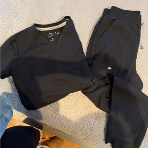 Fabletics scrub set